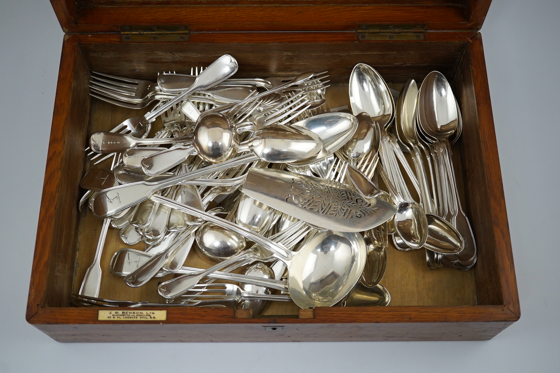 A part canteen of William IV fiddle and thread pattern flatware by William Chawner II